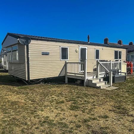Caravan At Suffolk Sands Holiday Park With Decking And Wifi Ref 45023A Felixstowe Buitenkant foto